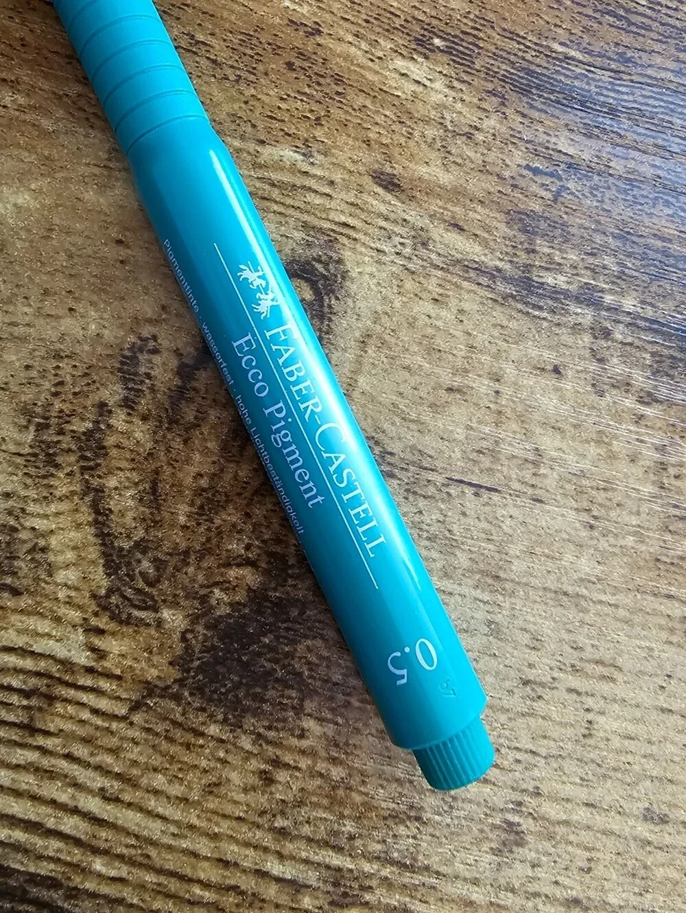 Faber-Castell Ecco Pigment fineliner blue pen with a turquoise barrel